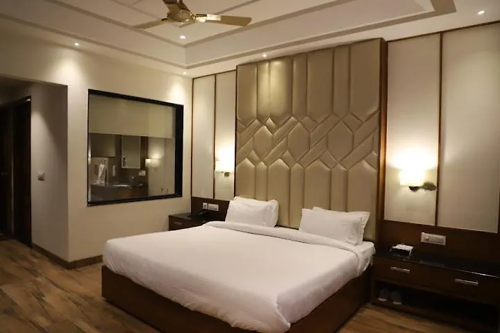 Hotel West End View A Unit Of Hotel Sc Residency Zirakpur 2*,  India